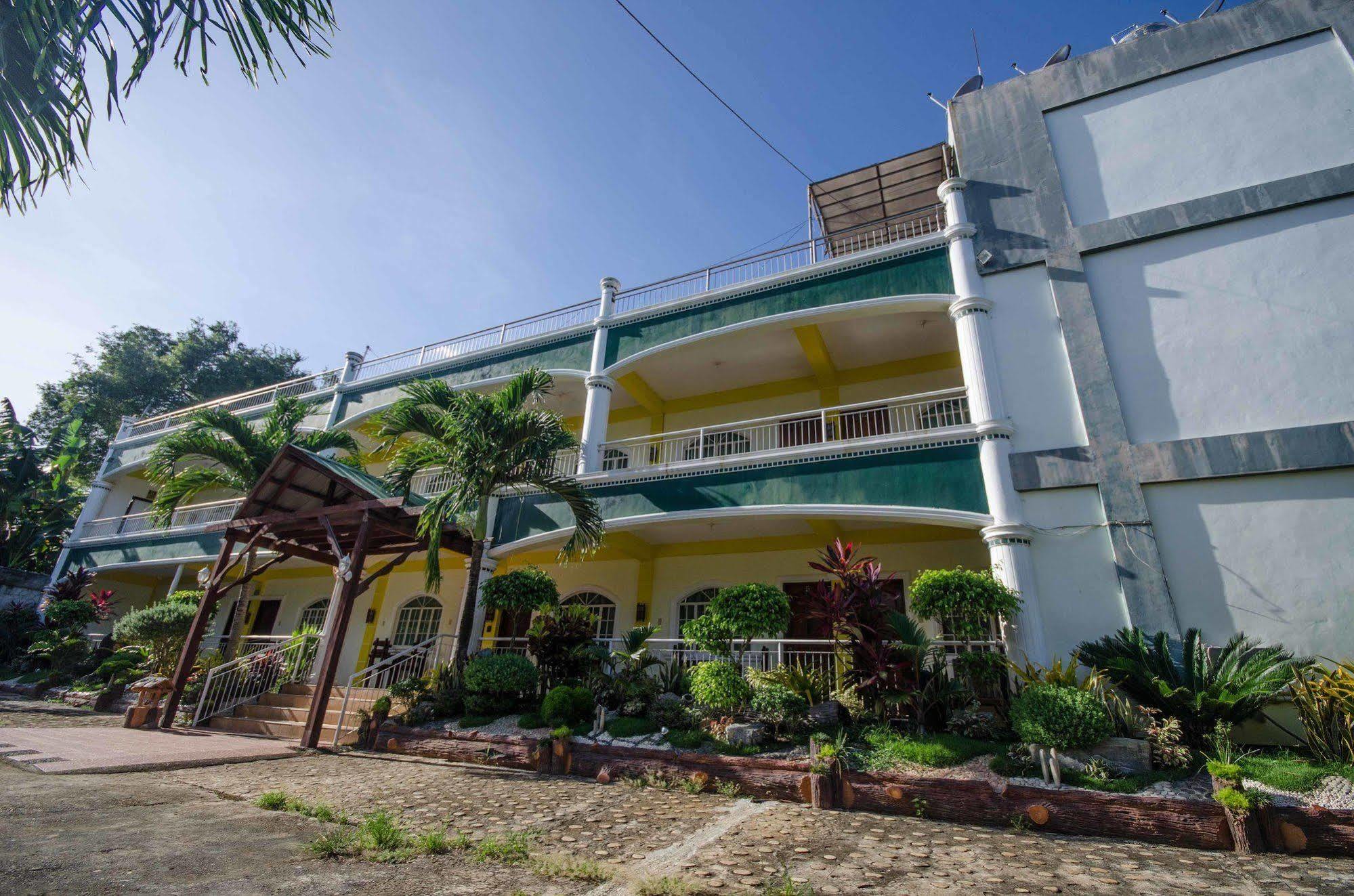Reddoorz Premium @ Abueg Road Extension Puerto Princesa Bagian luar foto
