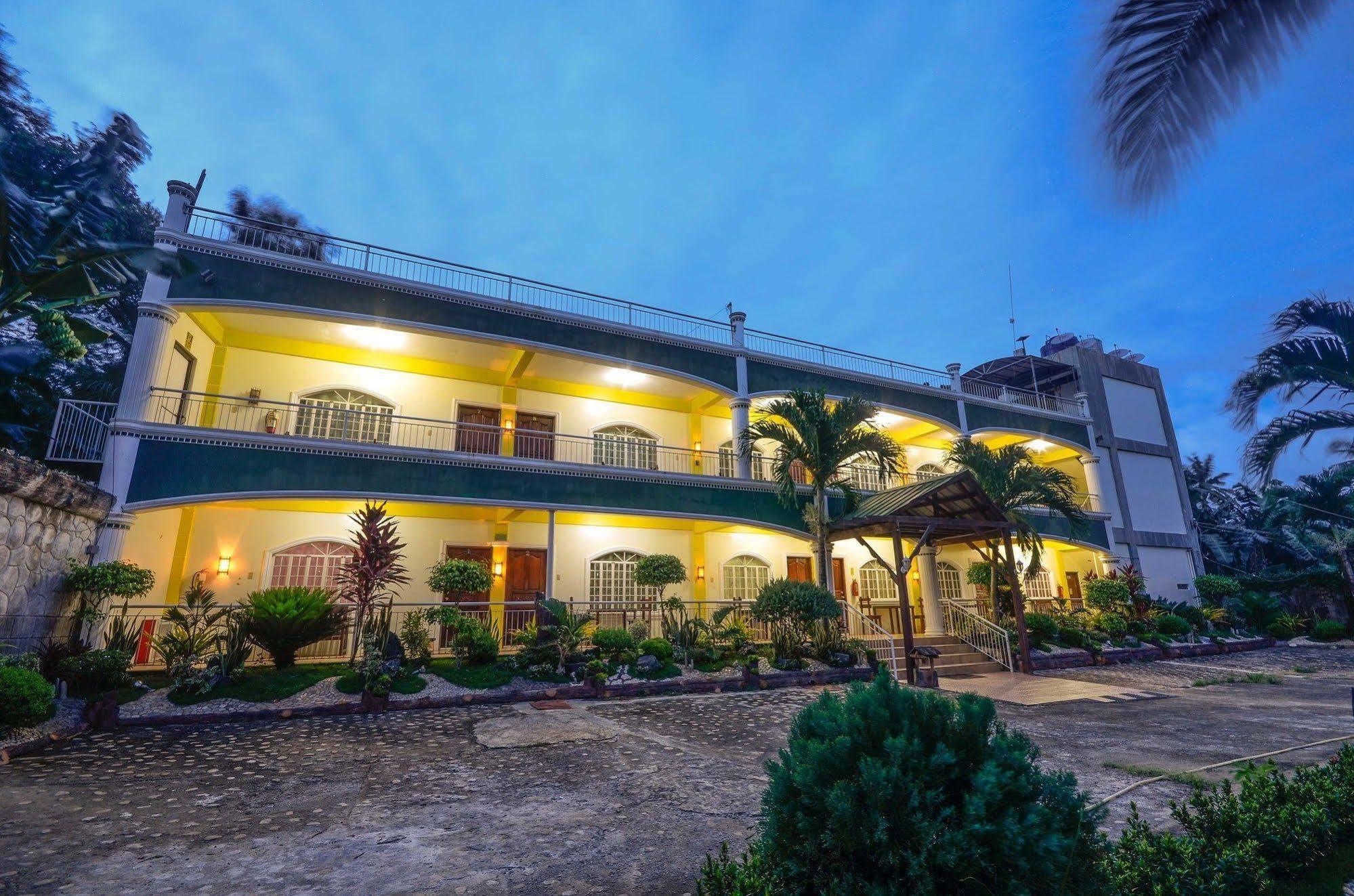 Reddoorz Premium @ Abueg Road Extension Puerto Princesa Bagian luar foto