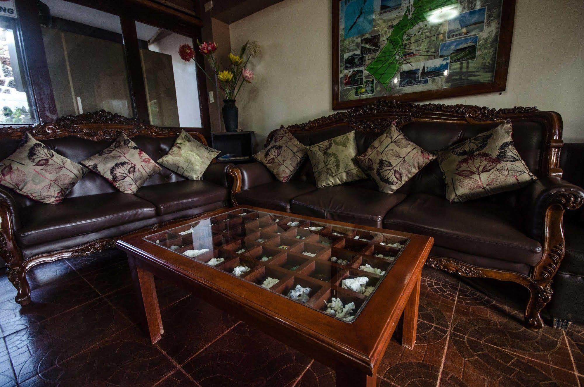Reddoorz Premium @ Abueg Road Extension Puerto Princesa Bagian luar foto