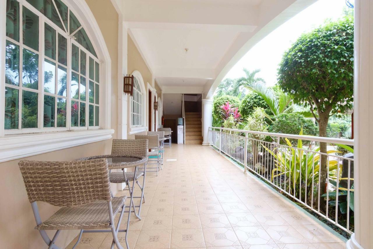 Reddoorz Premium @ Abueg Road Extension Puerto Princesa Bagian luar foto
