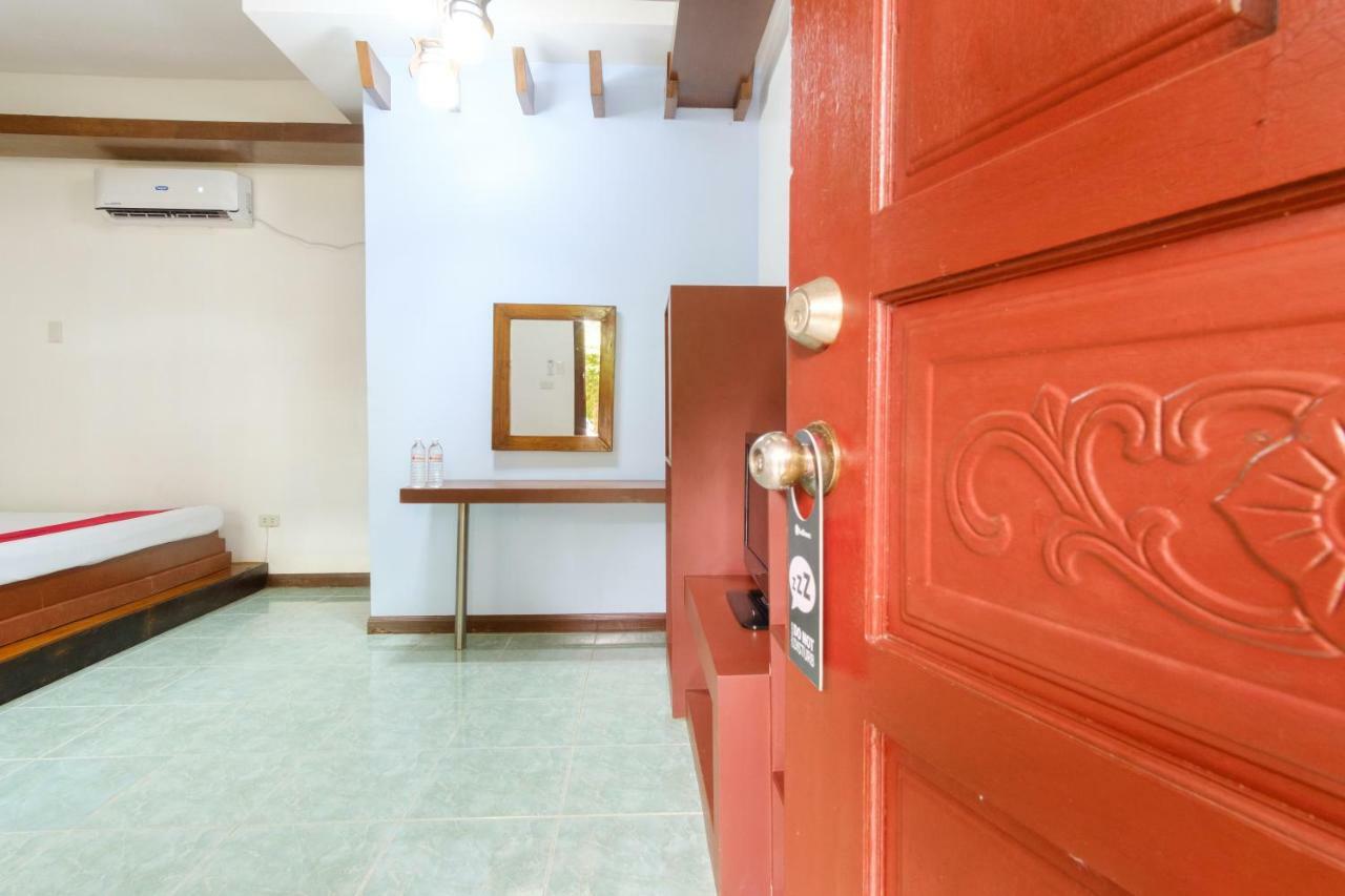 Reddoorz Premium @ Abueg Road Extension Puerto Princesa Bagian luar foto