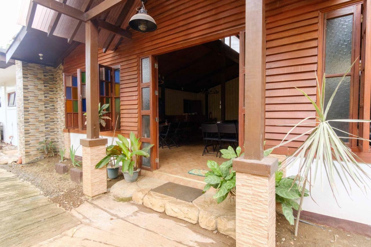 Reddoorz Premium @ Abueg Road Extension Puerto Princesa Bagian luar foto
